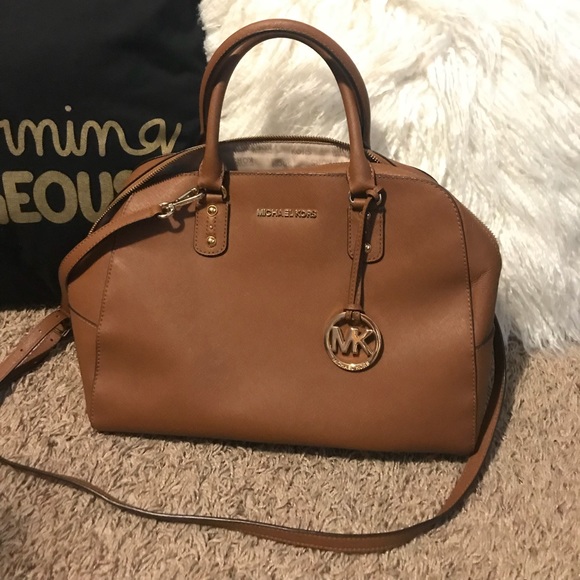 Michael Kors Handbags - Michael Kors tan purse